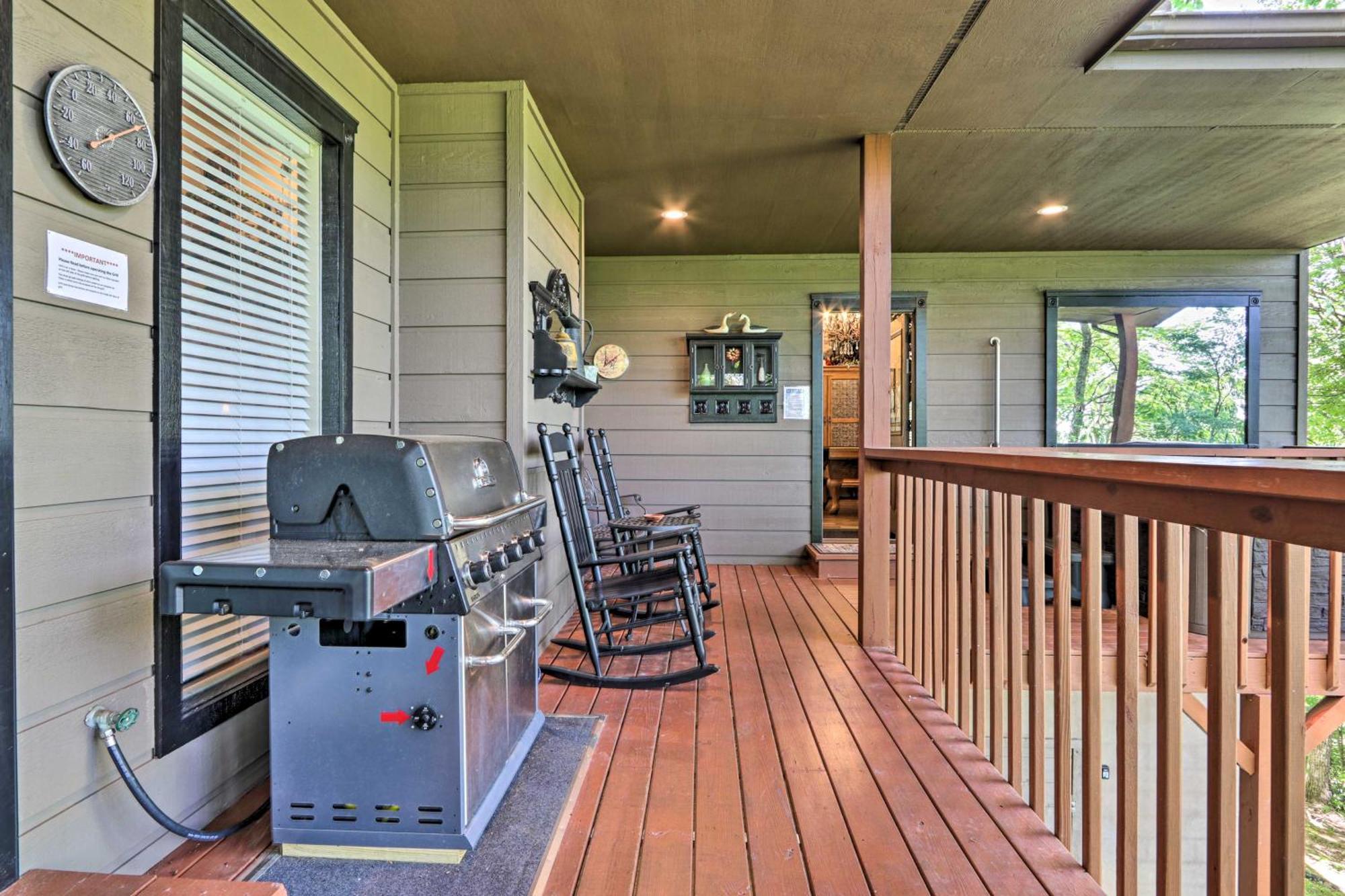 Eclectic Cabin With Hot Tub 1 Mi To Ober Gatlinburg Ngoại thất bức ảnh