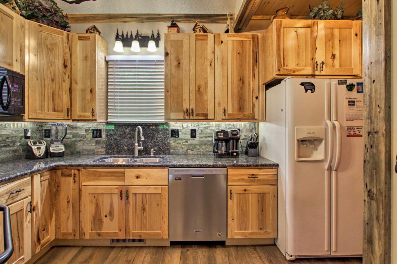 Eclectic Cabin With Hot Tub 1 Mi To Ober Gatlinburg Ngoại thất bức ảnh